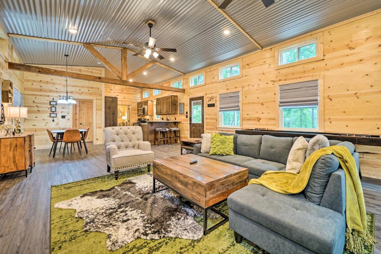 Stylish Cabin By Beavers Bend Hot Tub And Fire Pit Broken Bow Ngoại thất bức ảnh