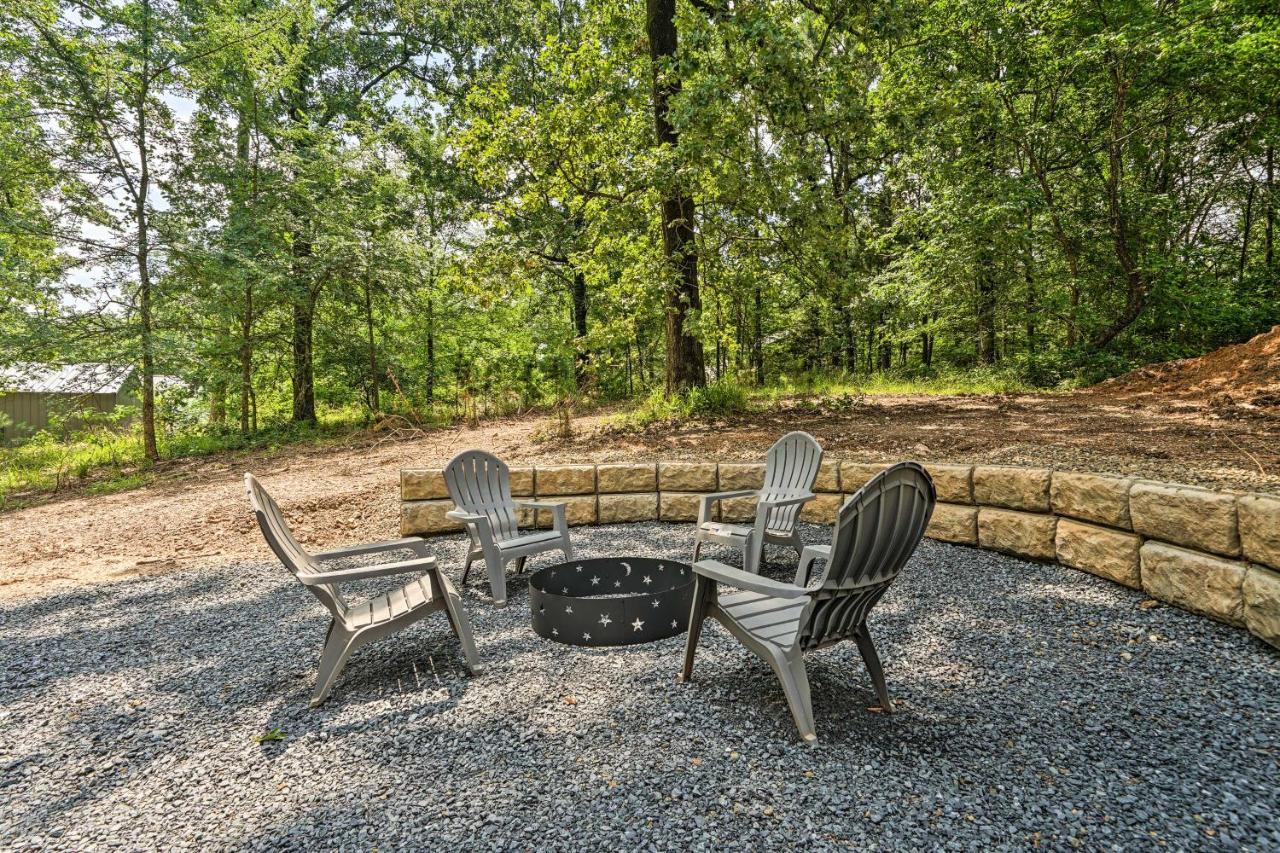 Stylish Cabin By Beavers Bend Hot Tub And Fire Pit Broken Bow Ngoại thất bức ảnh