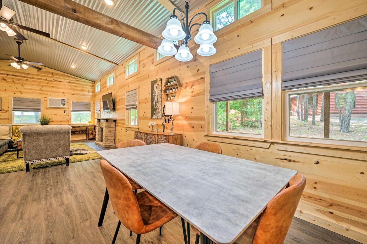 Stylish Cabin By Beavers Bend Hot Tub And Fire Pit Broken Bow Ngoại thất bức ảnh