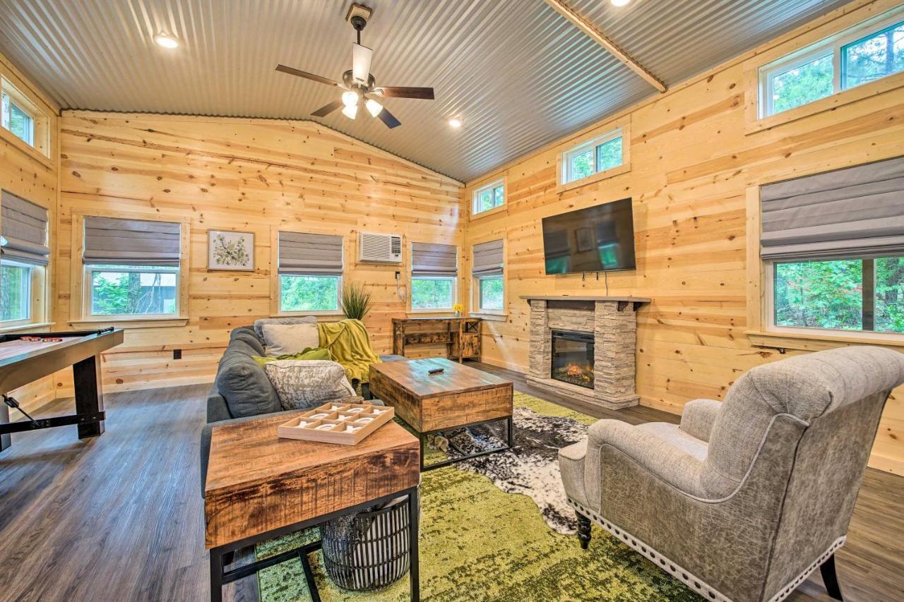 Stylish Cabin By Beavers Bend Hot Tub And Fire Pit Broken Bow Ngoại thất bức ảnh