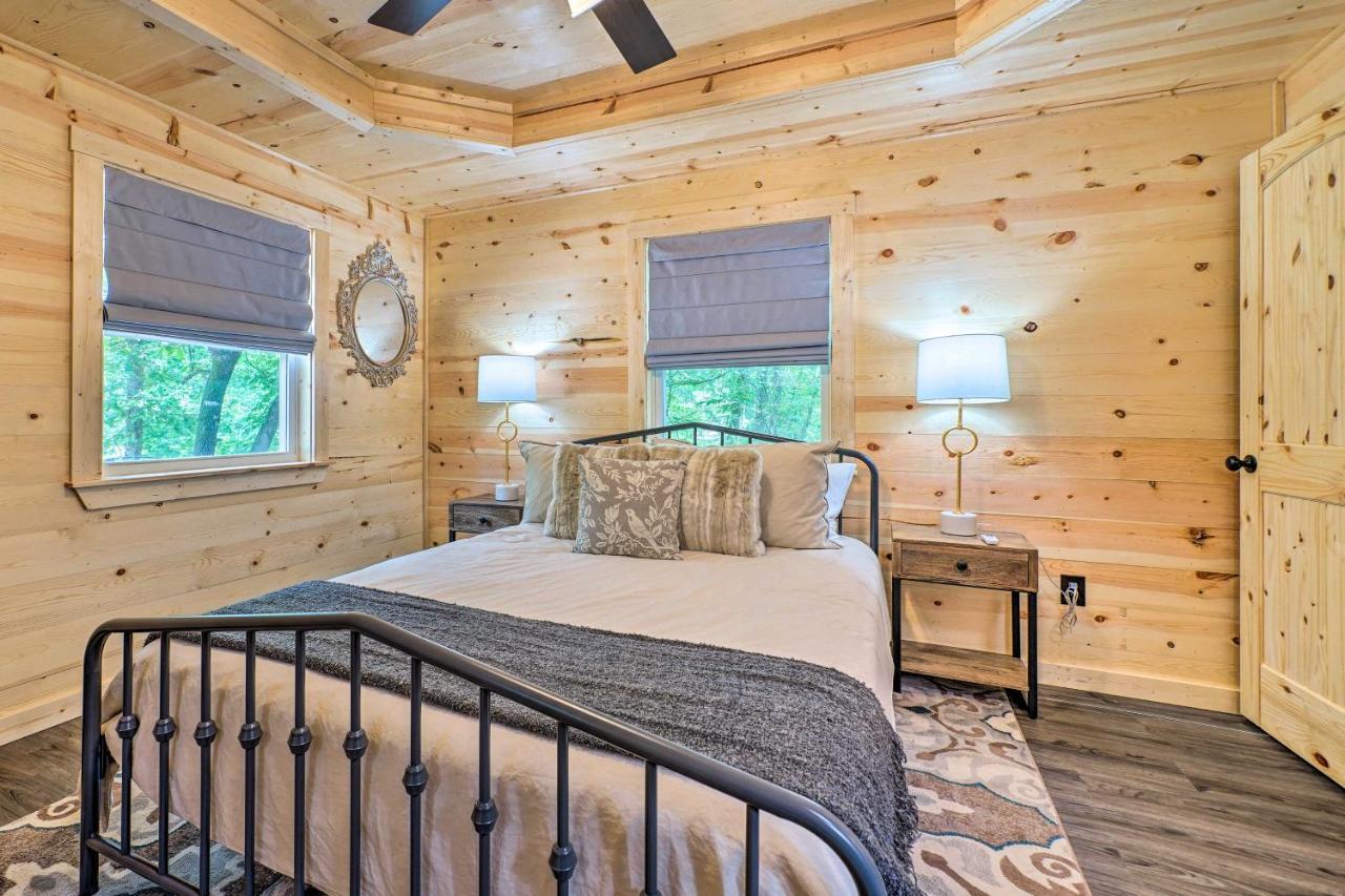 Stylish Cabin By Beavers Bend Hot Tub And Fire Pit Broken Bow Ngoại thất bức ảnh