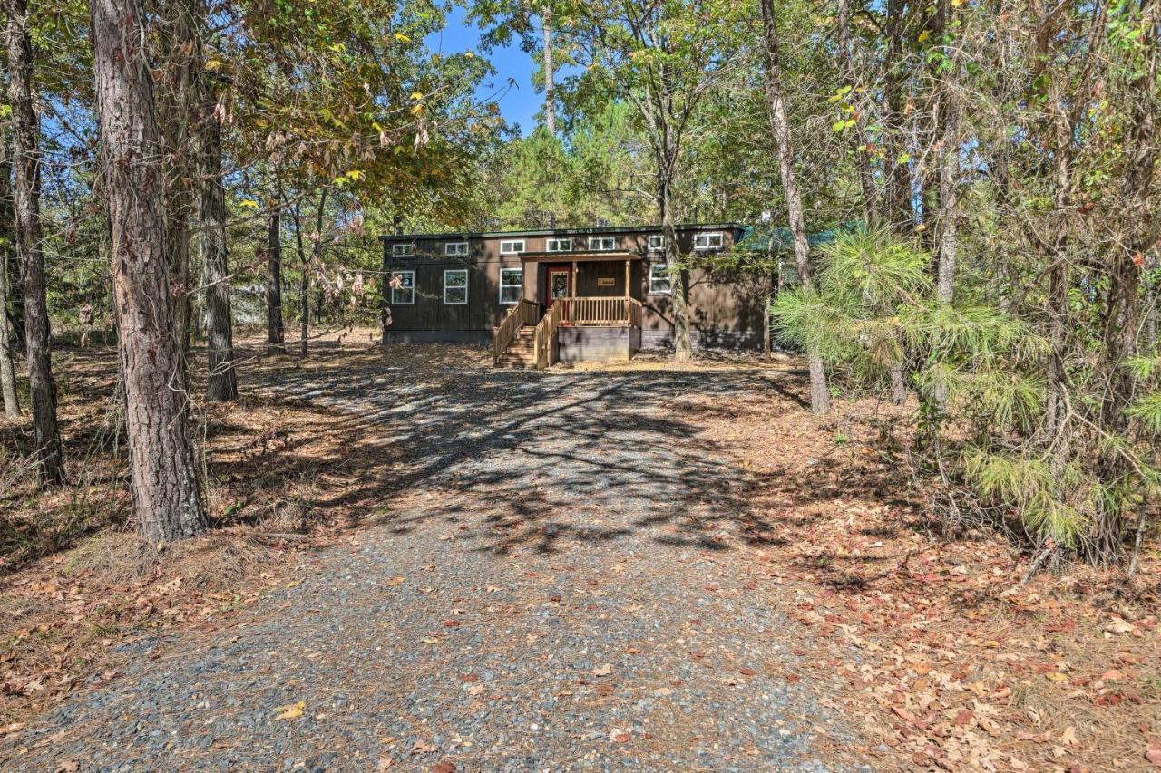 Stylish Cabin By Beavers Bend Hot Tub And Fire Pit Broken Bow Ngoại thất bức ảnh